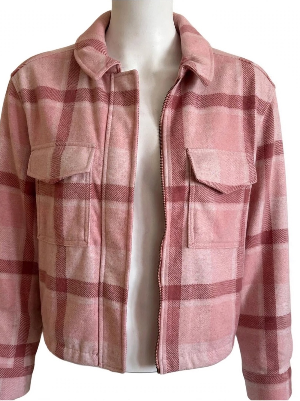 Old Navy Shacket Jacket Size L Pink Plaid Flannel Zip Up Cropped Shirt Jacket